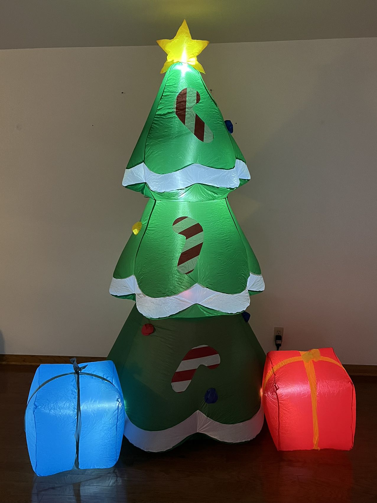8 FT Inflatable Christmas Tree wtih Gift Boxes - WINFAR INC